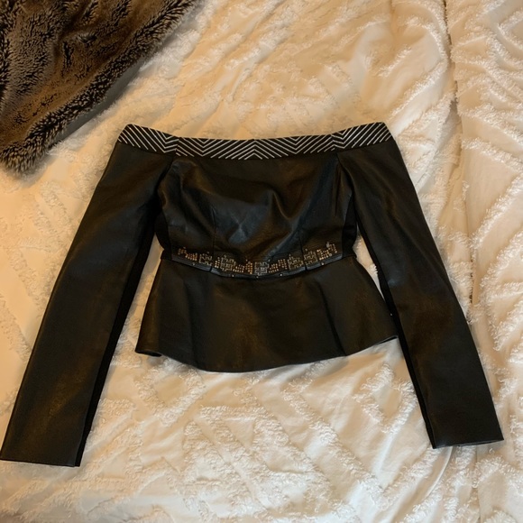 Bcbg maxazria off shoulder top - Picture 3 of 5